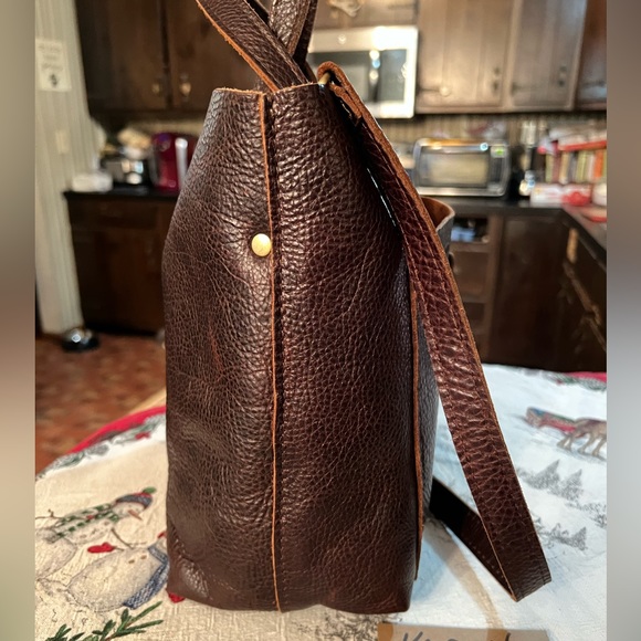 [SOLD] Like New Portland Leather Goods Medium Classic Crossbody. Chonky Pebbles! - Picture 5 of 6